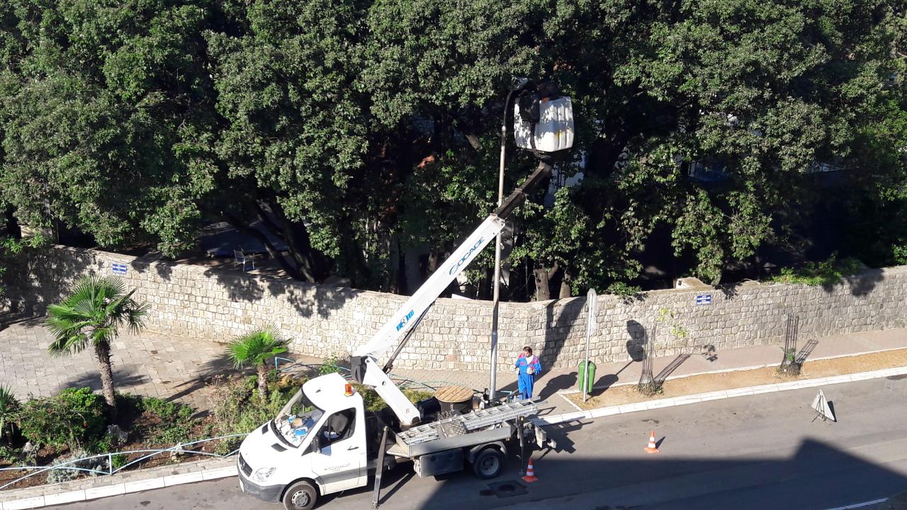 FARBANJE STUBOVA JAVNE RASVJETE